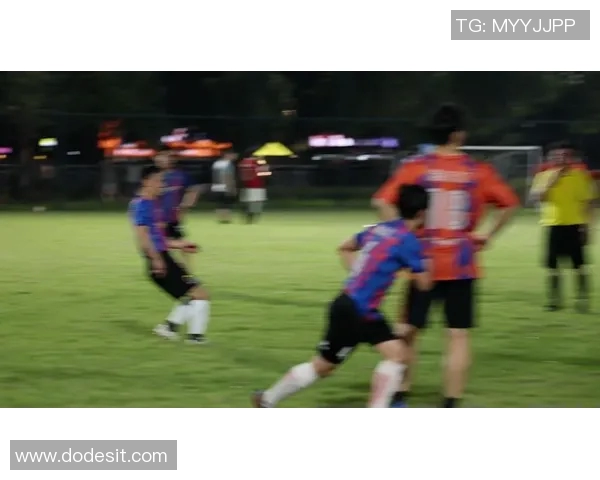 足球明星们的绝妙射门瞬间展现技艺与激情的完美结合